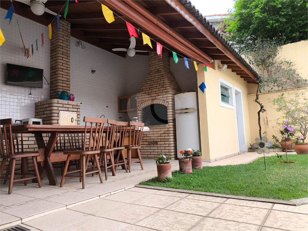 SOBRADO MARAVILHOSO A VENDA NO JARDIM FLORESTA (TREMEMBÉ) - 4 SUÍTES, PISCINA E 6 VAGAS DE GARAGEM