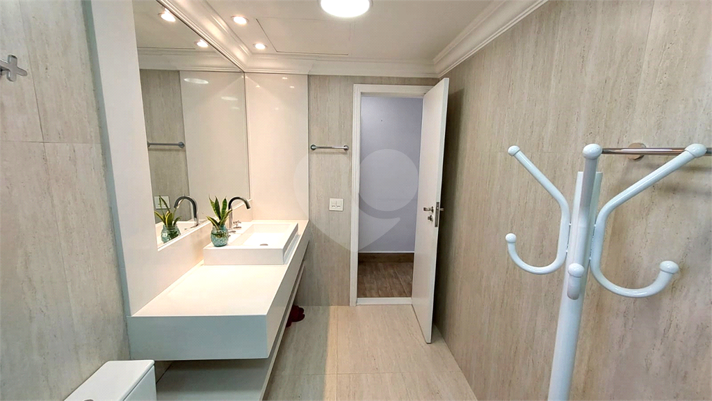 Sobrado à venda ou locação, Santana, elevador, churrasqueira, 3 suítes, 4 vagas e próximo da Braz Leme. São Paulo-SP