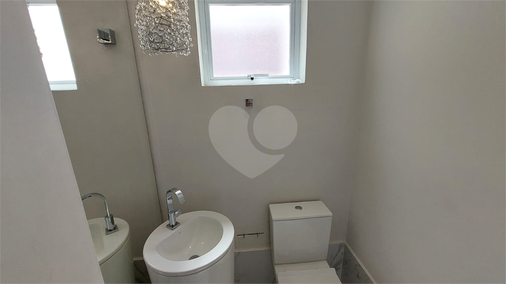 Sobrado à venda ou locação, Santana, elevador, churrasqueira, 3 suítes, 4 vagas e próximo da Braz Leme. São Paulo-SP