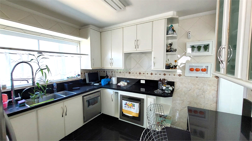 Sobrado à venda ou locação, Santana, elevador, churrasqueira, 3 suítes, 4 vagas e próximo da Braz Leme. São Paulo-SP