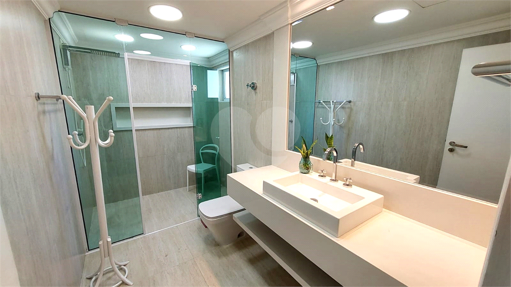 Sobrado à venda ou locação, Santana, elevador, churrasqueira, 3 suítes, 4 vagas e próximo da Braz Leme. São Paulo-SP