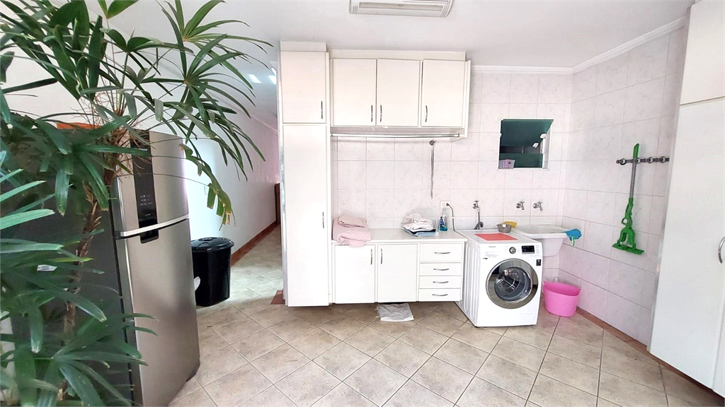 Sobrado à venda ou locação, Santana, elevador, churrasqueira, 3 suítes, 4 vagas e próximo da Braz Leme. São Paulo-SP