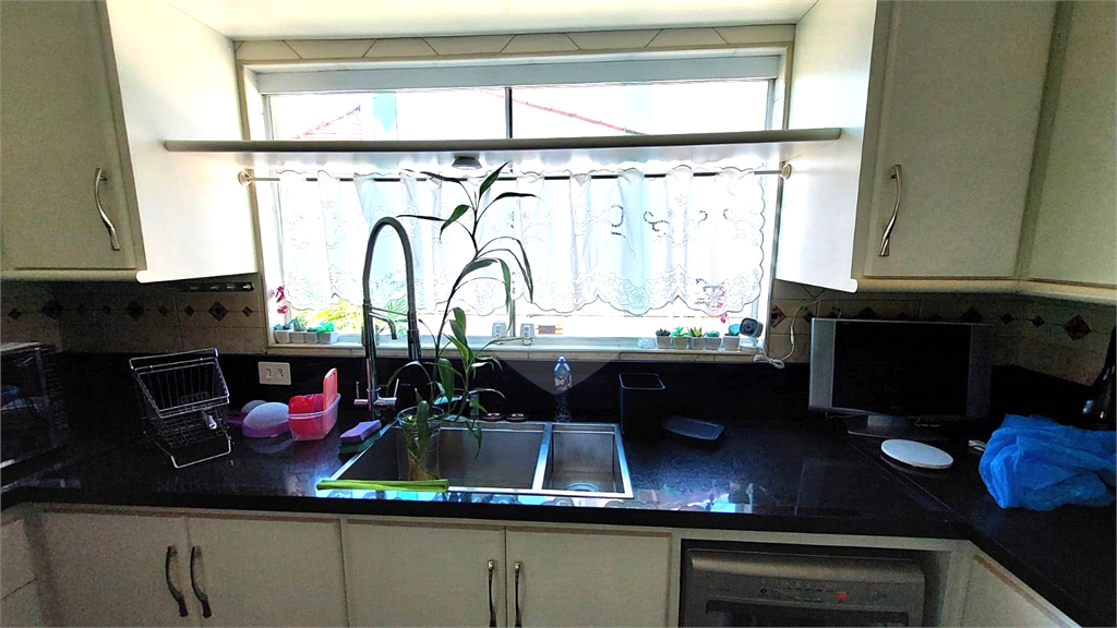 Sobrado à venda ou locação, Santana, elevador, churrasqueira, 3 suítes, 4 vagas e próximo da Braz Leme. São Paulo-SP