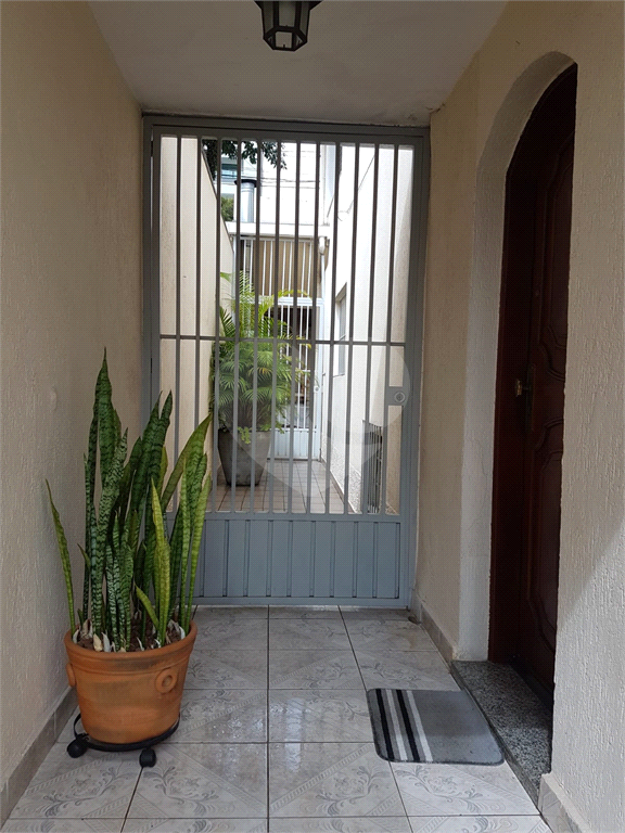 Sobrado no Jardim França - 3 dormitórios, banheiro social, sala para 2 ambientes, 2 vaga de garagem, lavabo lateral, quintal com churrasqueira.  localização privilegiada.