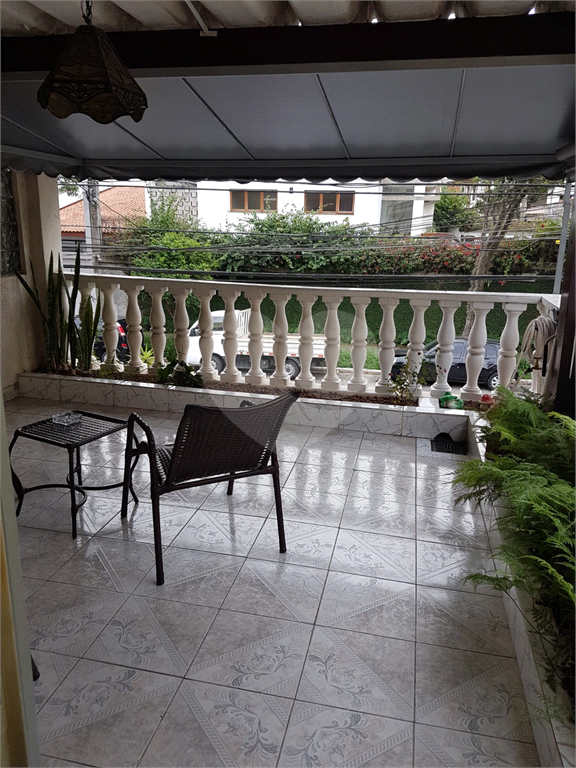 Sobrado no Jardim França - 3 dormitórios, banheiro social, sala para 2 ambientes, 2 vaga de garagem, lavabo lateral, quintal com churrasqueira.  localização privilegiada.