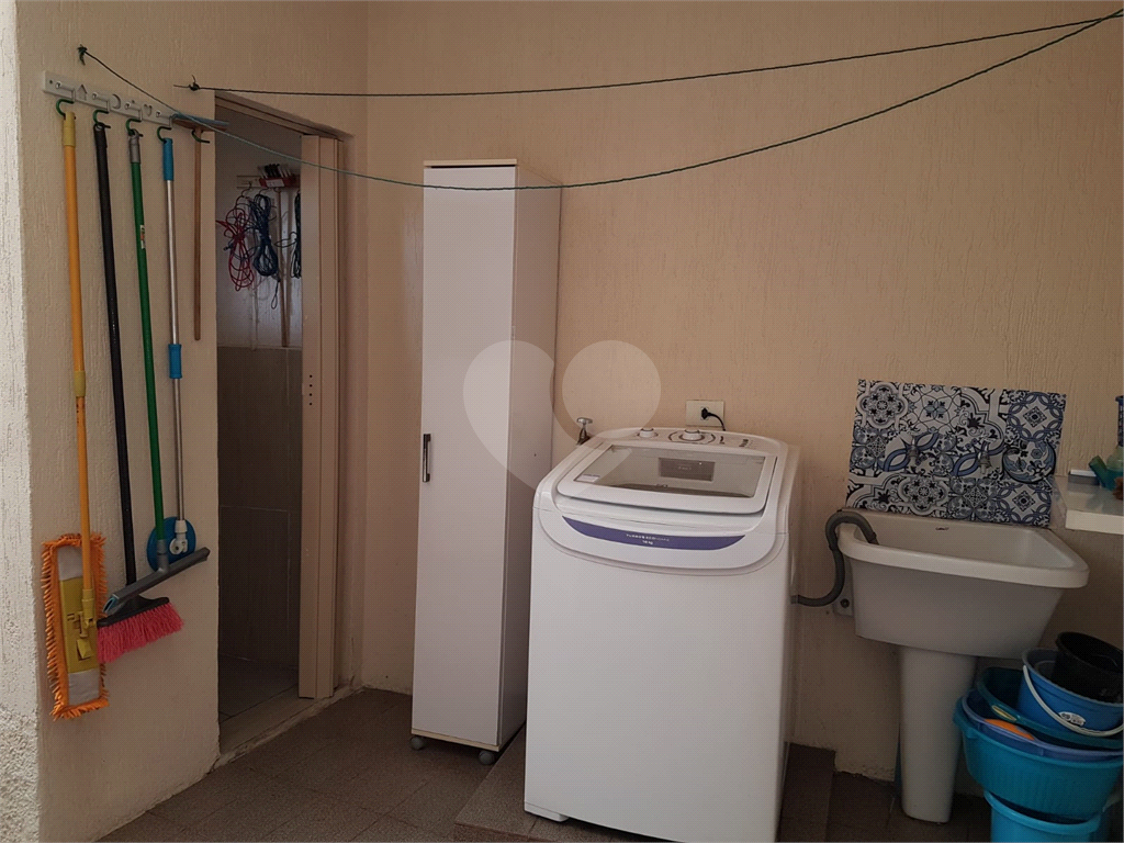 Sobrado no Jardim França - 3 dormitórios, banheiro social, sala para 2 ambientes, 2 vaga de garagem, lavabo lateral, quintal com churrasqueira.  localização privilegiada.