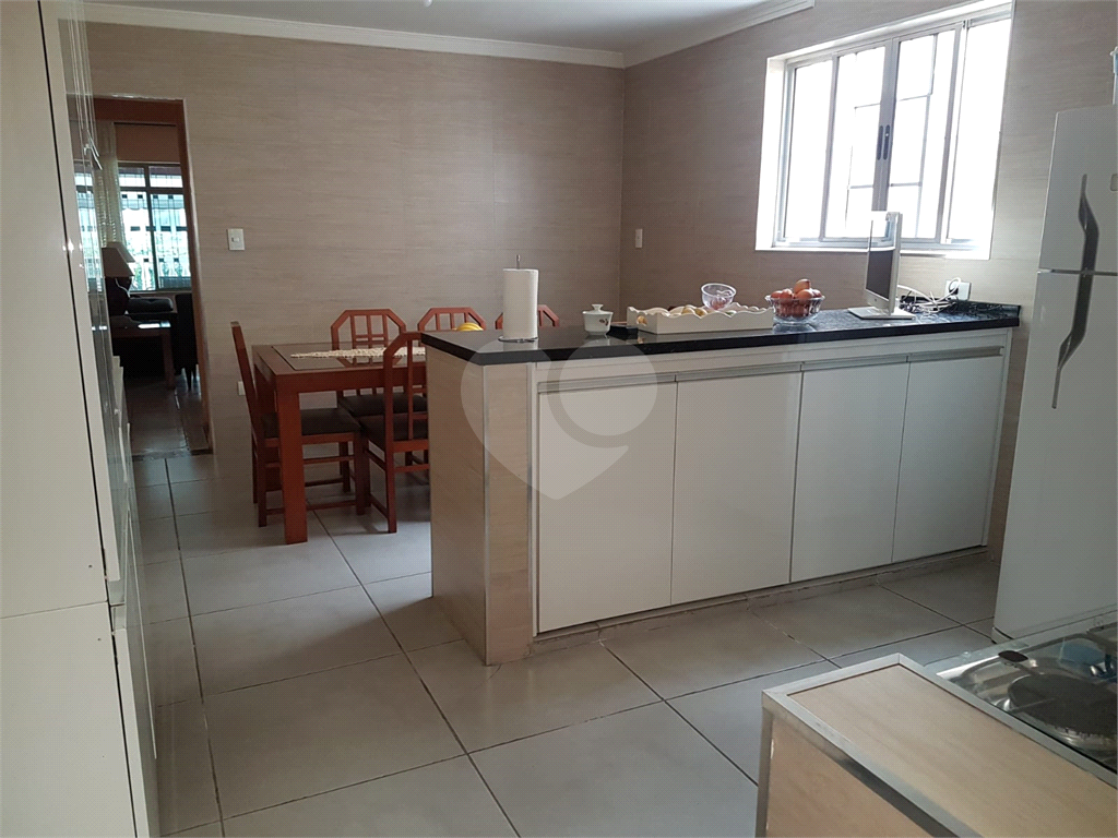 Sobrado no Jardim França - 3 dormitórios, banheiro social, sala para 2 ambientes, 2 vaga de garagem, lavabo lateral, quintal com churrasqueira.  localização privilegiada.