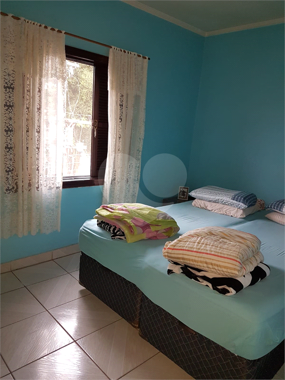 Sobrado no Jardim França - 3 dormitórios, banheiro social, sala para 2 ambientes, 2 vaga de garagem, lavabo lateral, quintal com churrasqueira.  localização privilegiada.