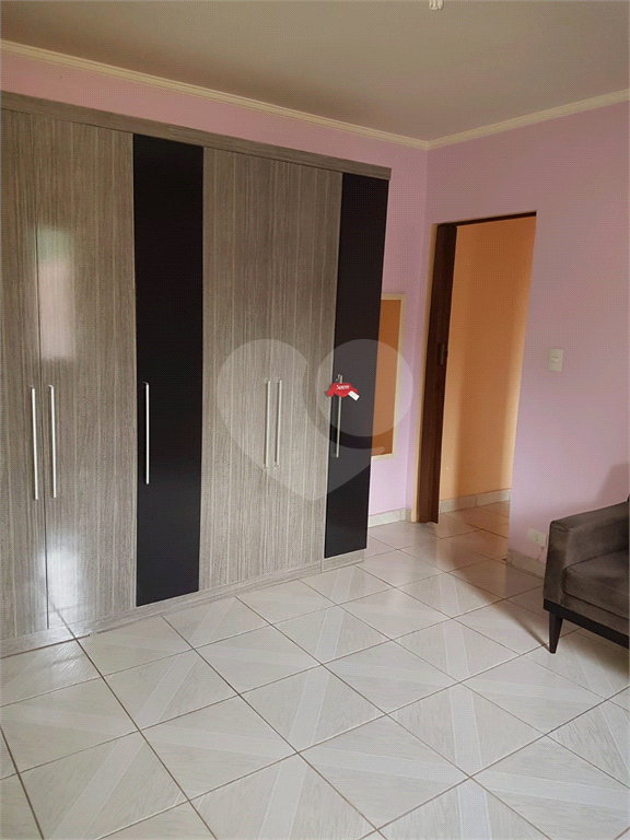 Sobrado no Jardim França - 3 dormitórios, banheiro social, sala para 2 ambientes, 2 vaga de garagem, lavabo lateral, quintal com churrasqueira.  localização privilegiada.