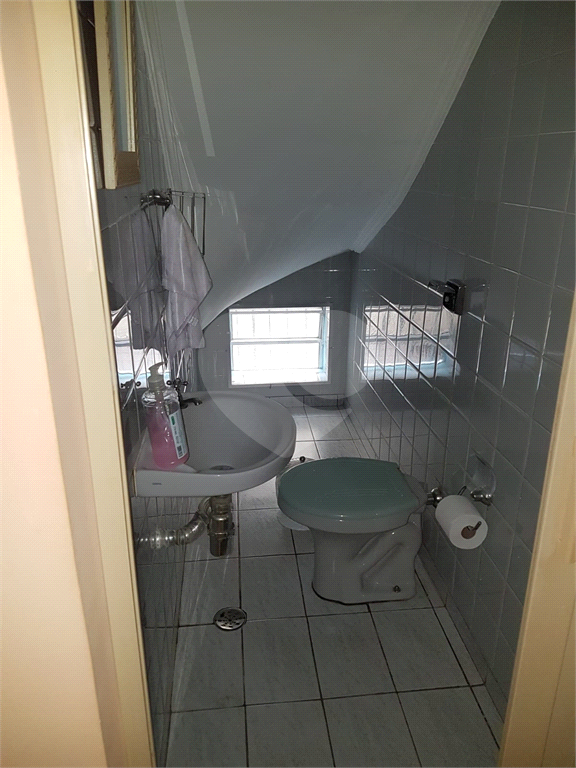 Sobrado no Jardim França - 3 dormitórios, banheiro social, sala para 2 ambientes, 2 vaga de garagem, lavabo lateral, quintal com churrasqueira.  localização privilegiada.