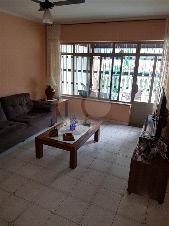 Sobrado no Jardim França - 3 dormitórios, banheiro social, sala para 2 ambientes, 2 vaga de garagem, lavabo lateral, quintal com churrasqueira.  localização privilegiada.