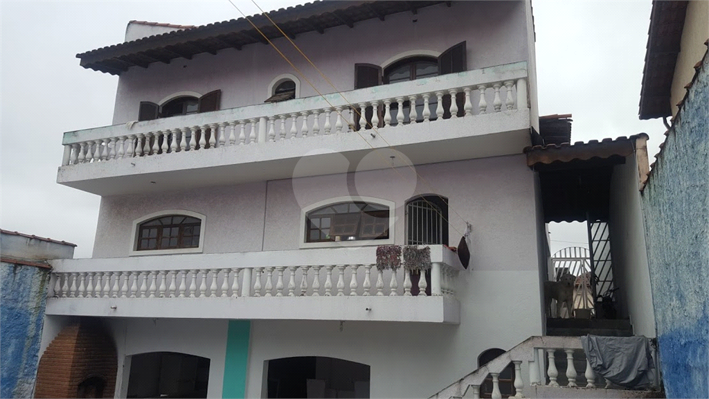 Sobrado com piscina de vila no bairro da Vila Maria - Vila Medeiros. 8 minutos para o Metrô