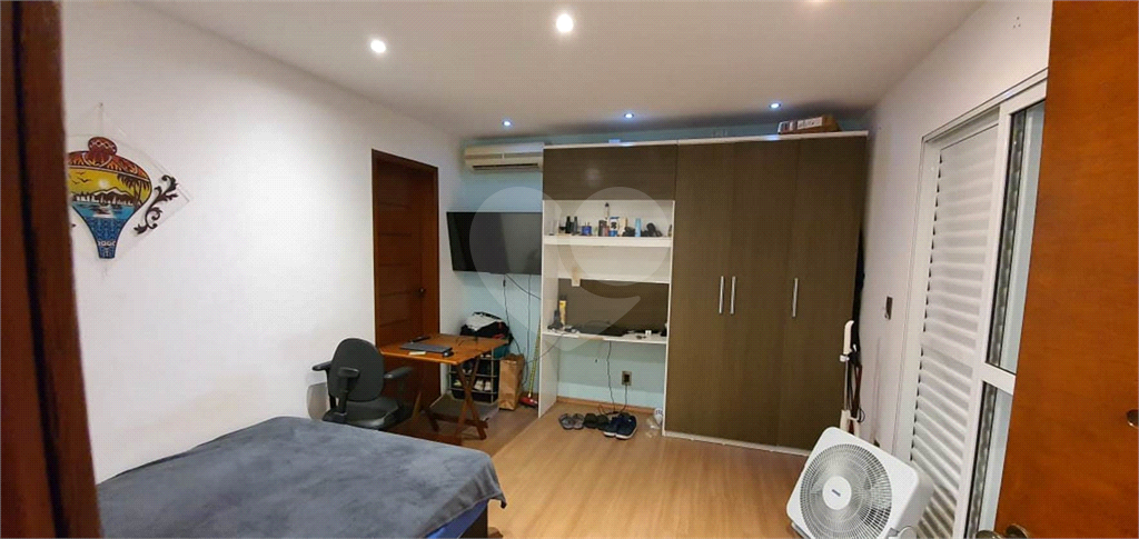 SOBRADO em JARDIM PERI