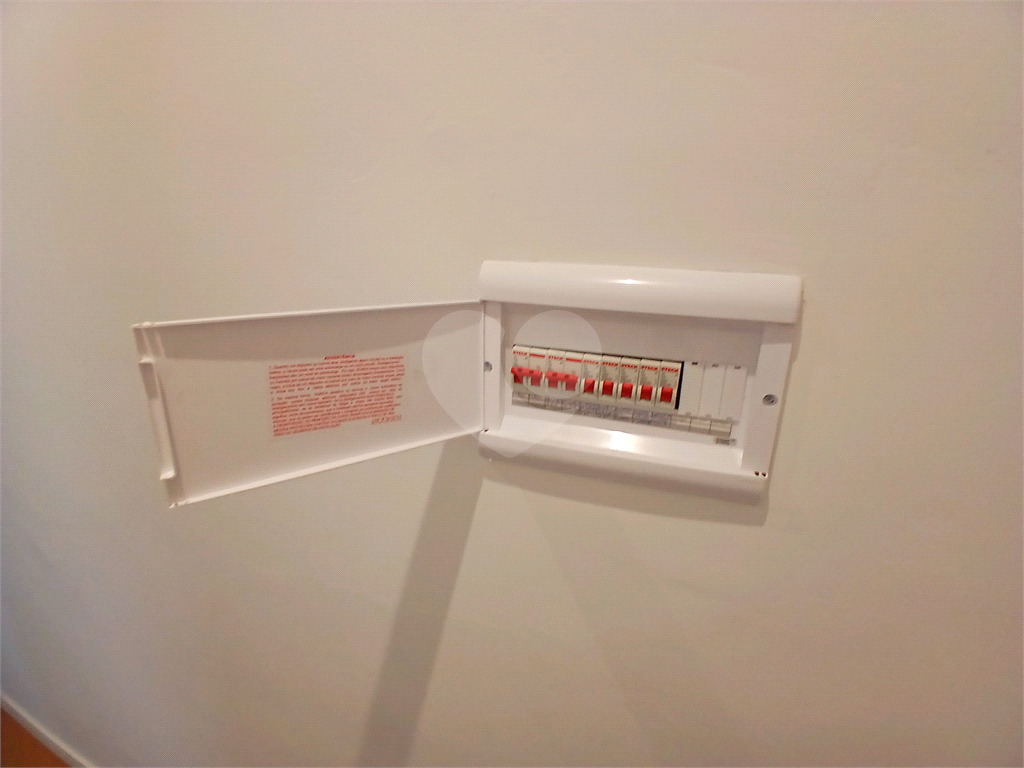 Apto 2 quartos, sala com varanda e vaga de garagem