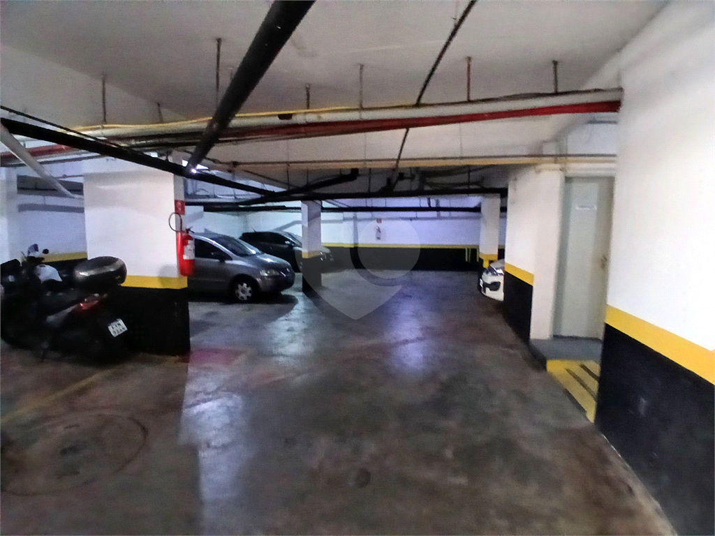 Apto 2 quartos, sala com varanda e vaga de garagem