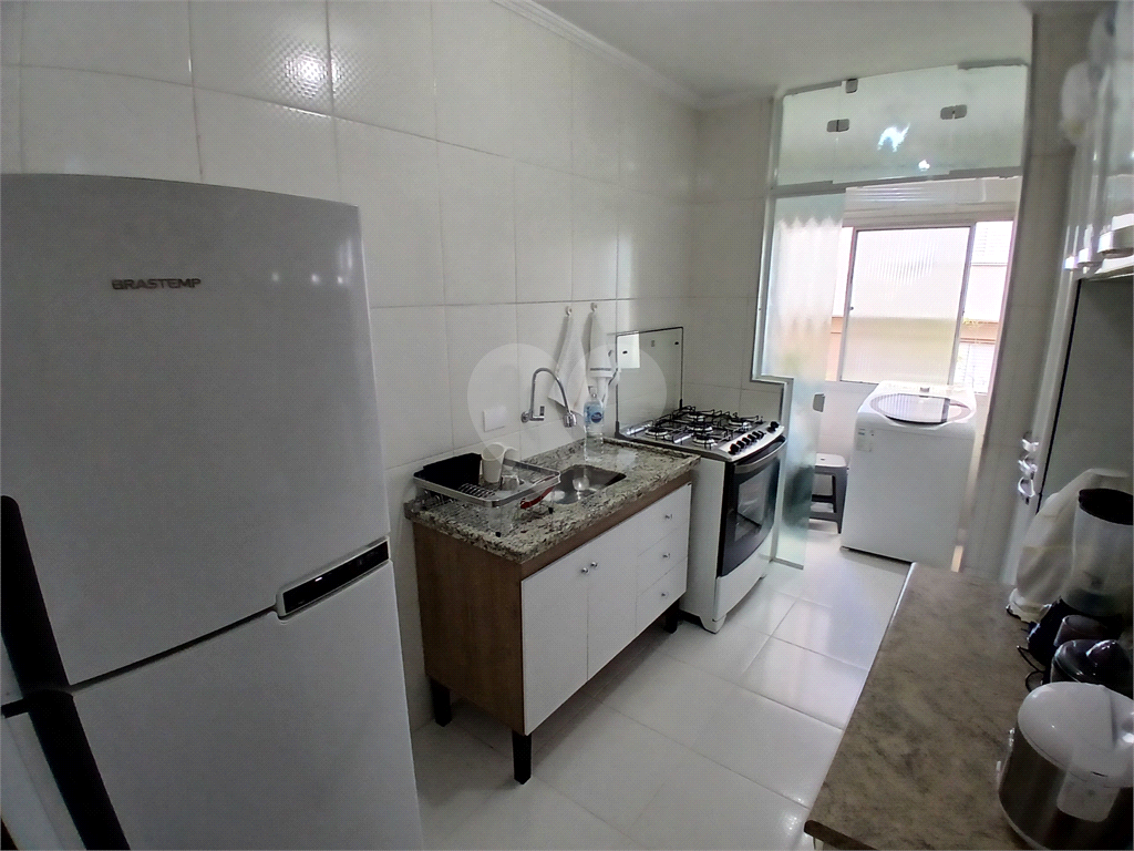 Apto 2 quartos, sala com varanda e vaga de garagem
