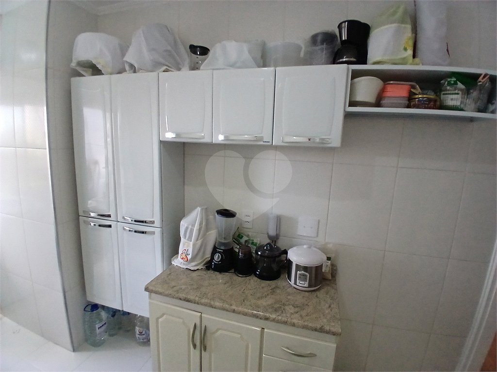 Apto 2 quartos, sala com varanda e vaga de garagem
