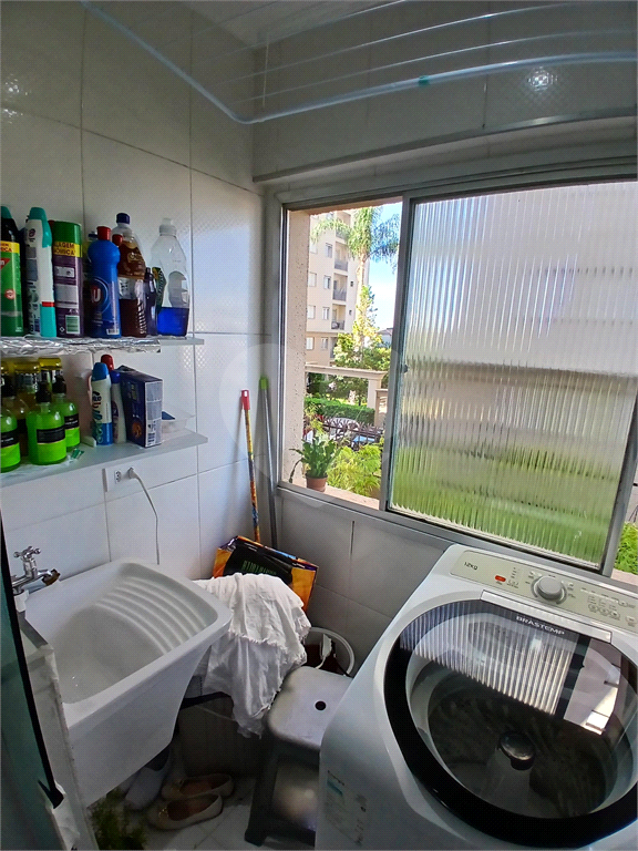 Apto 2 quartos, sala com varanda e vaga de garagem