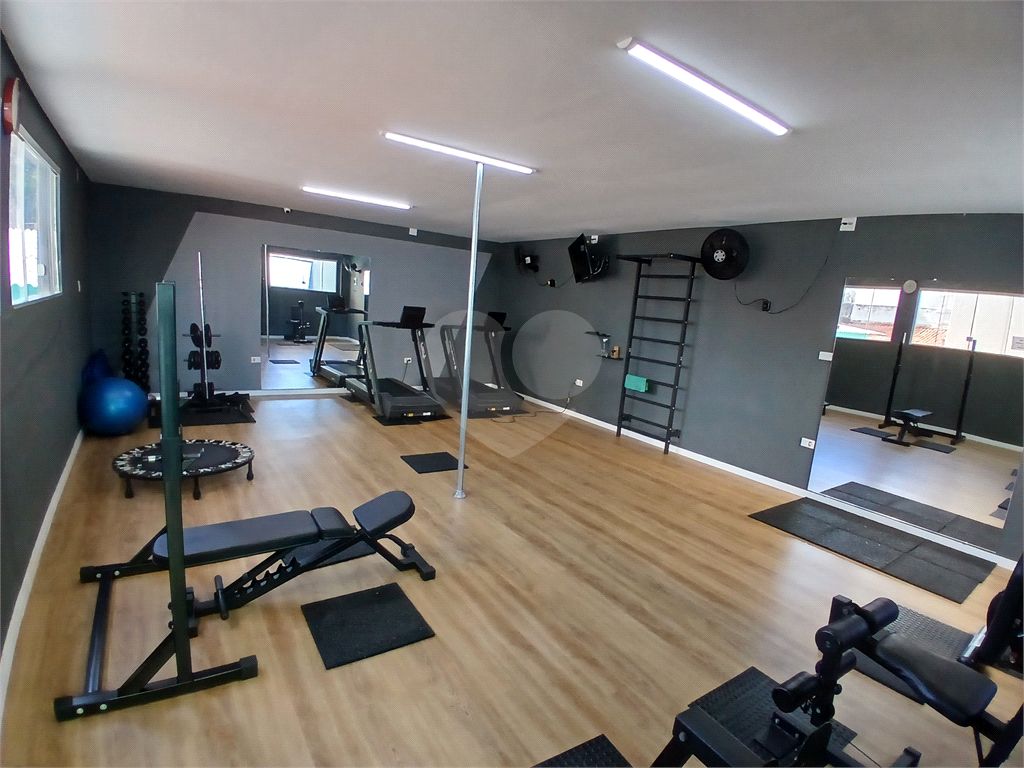 Apto 2 quartos, sala com varanda e vaga de garagem