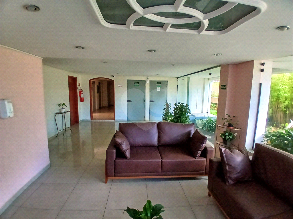 Apto 2 quartos, sala com varanda e vaga de garagem