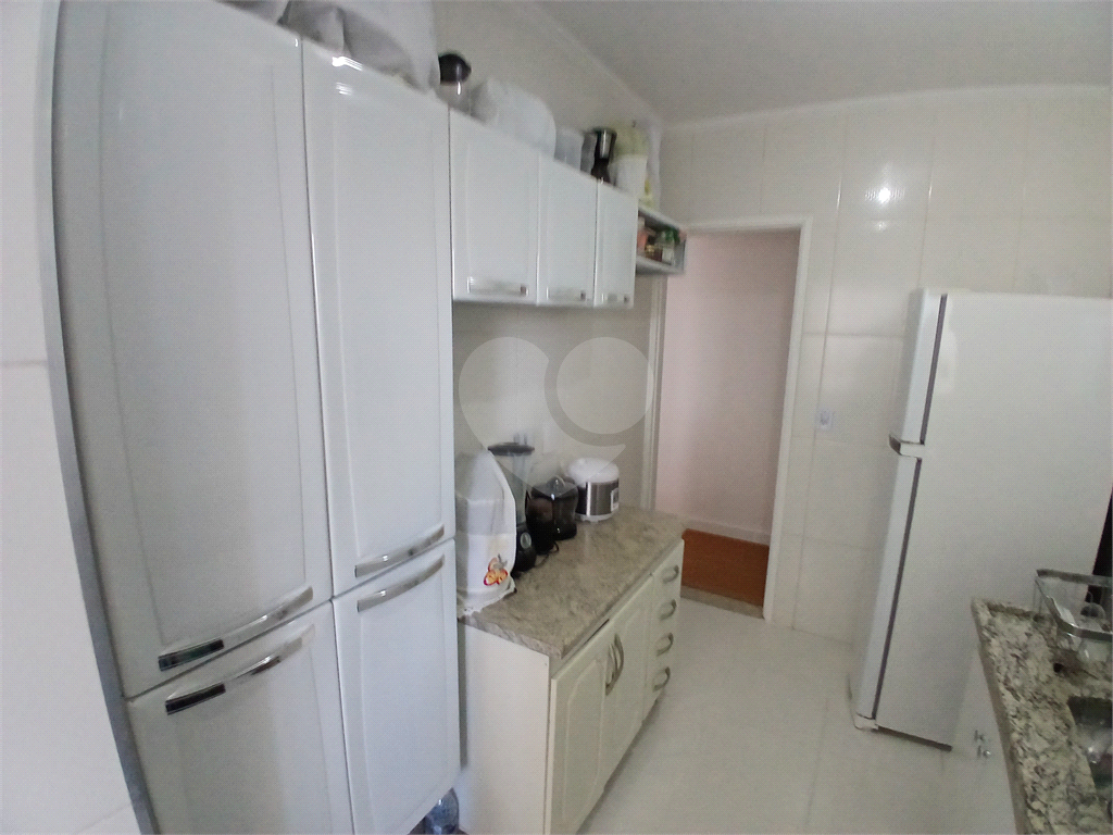 Apto 2 quartos, sala com varanda e vaga de garagem