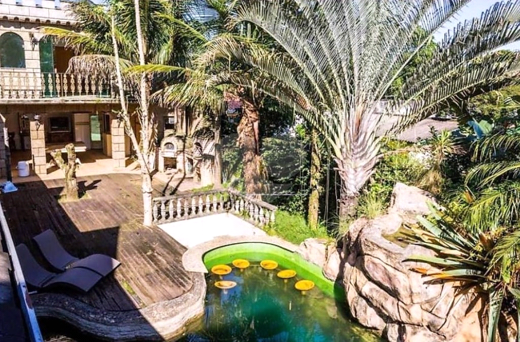 Sobrado 5 suites, piscina com quintal, pomar e piscina no Tremembé