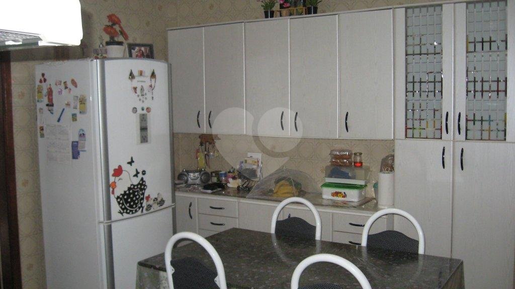 Vende -se Sobrado de 03 dorms - 01 suíte e 02 vagas na Vila Amália.