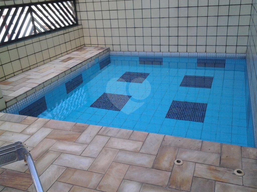 APARTAMENTO em VILA TUPI