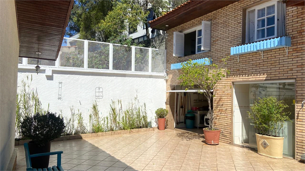 Ampla casa térrea nas Palmas do Tremembé com 3 suítes e quintal enorme.