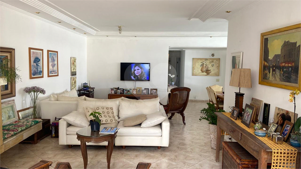 Ampla casa térrea nas Palmas do Tremembé com 3 suítes e quintal enorme.