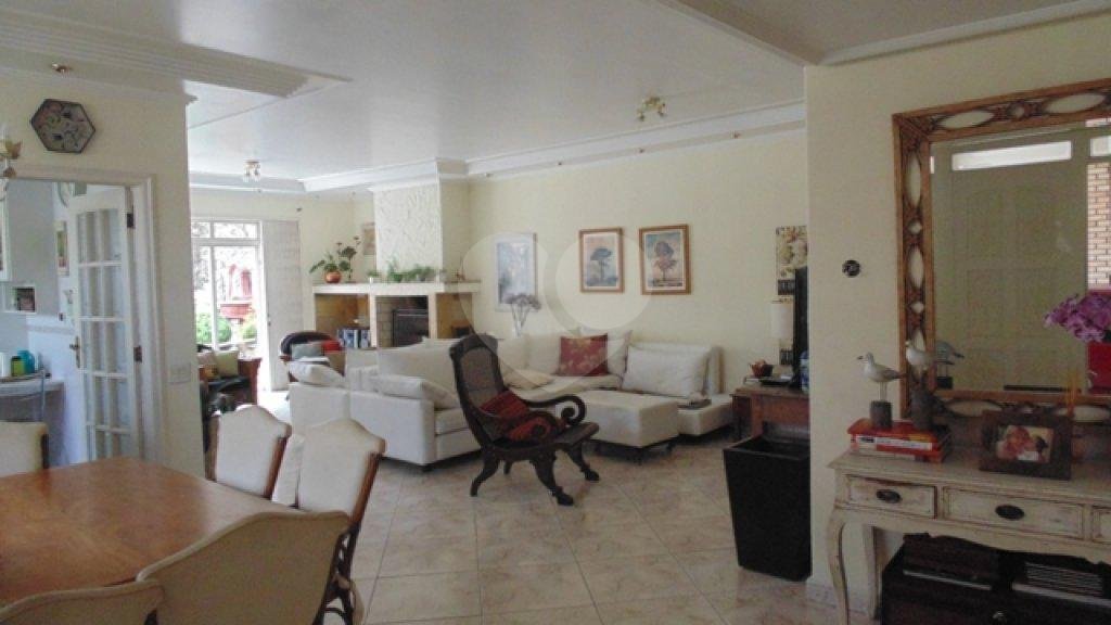 Ampla casa térrea nas Palmas do Tremembé com 3 suítes e quintal enorme.