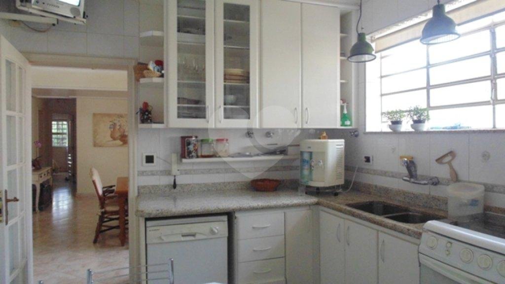Ampla casa térrea nas Palmas do Tremembé com 3 suítes e quintal enorme.