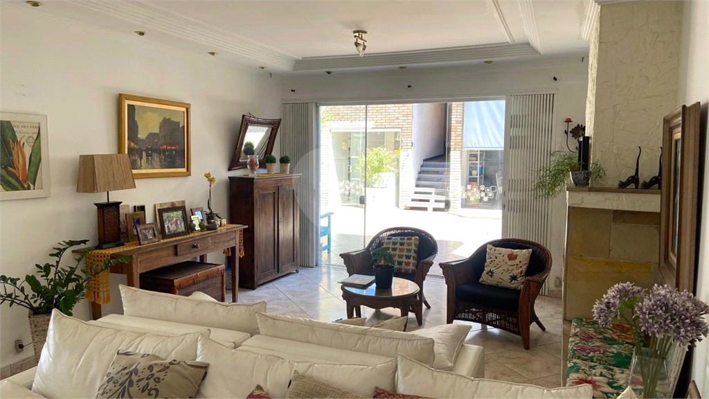 Ampla casa térrea nas Palmas do Tremembé com 3 suítes e quintal enorme.