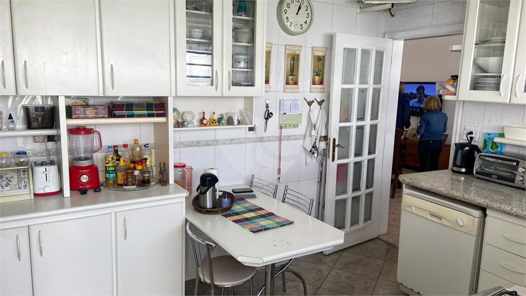 Ampla casa térrea nas Palmas do Tremembé com 3 suítes e quintal enorme.