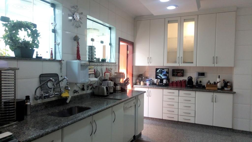 Belíssima Casa de Alto Padrão no Jardim França!