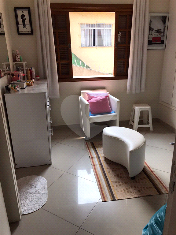 Sobrado com 04 Dormitórios por R$ 900.000,00