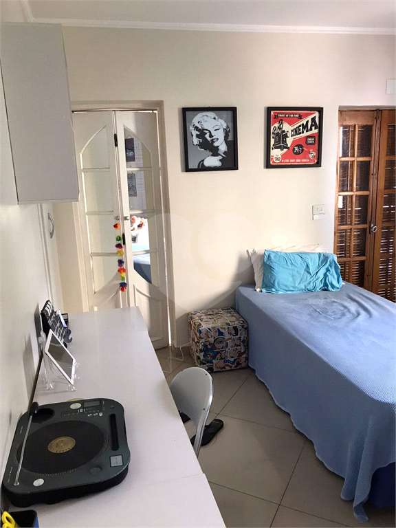 Sobrado com 04 Dormitórios por R$ 900.000,00