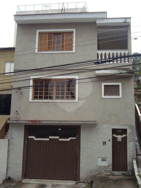 Sobrado com 04 Dormitórios por R$ 900.000,00