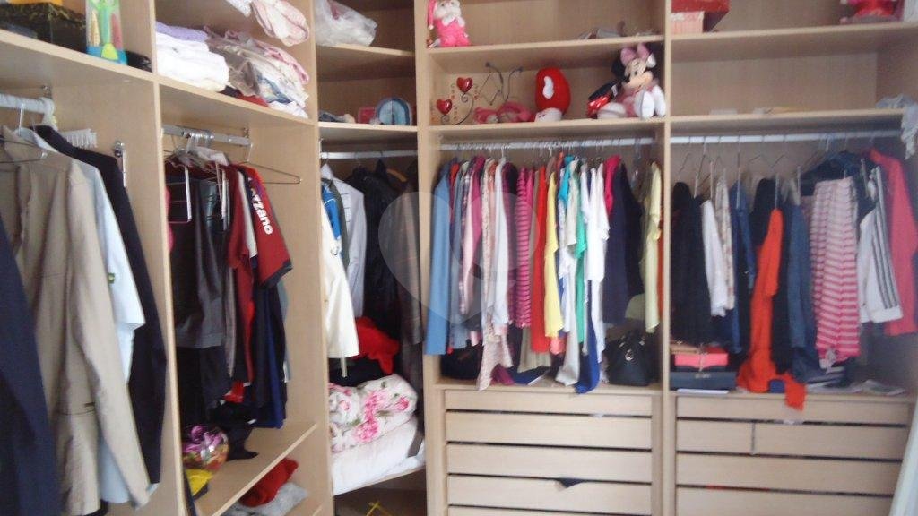 SOBRADO EM CONDOMÍNIO FECHADO A VENDA NA VILA SANTOS (PROX. HORTO) - 3 DORMS E 4 VAGAS DE GARAGEM