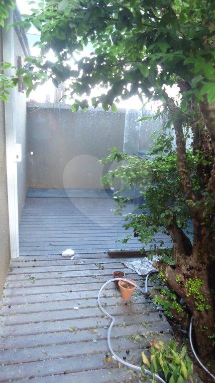 SOBRADO EM CONDOMÍNIO FECHADO A VENDA NA VILA SANTOS (PROX. HORTO) - 3 DORMS E 4 VAGAS DE GARAGEM