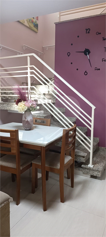 Sobrado Aconchegante com 3 Quartos e Espaço Gourmet em ótima localização