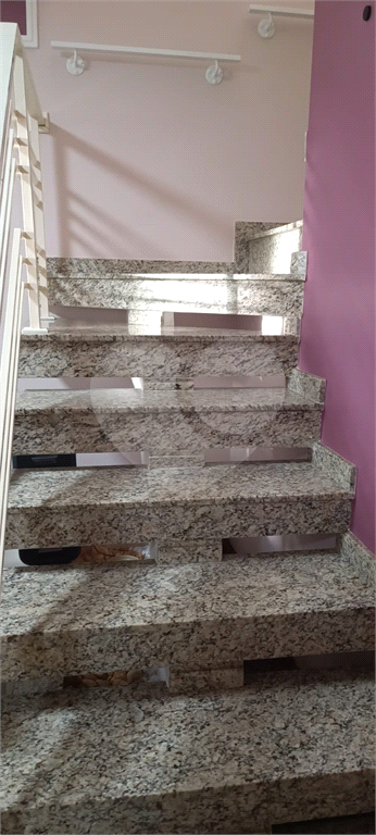 Sobrado Aconchegante com 3 Quartos e Espaço Gourmet em ótima localização