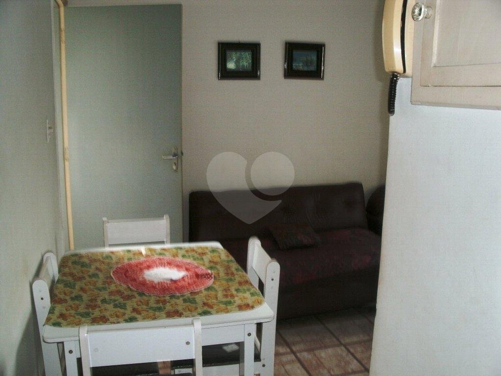 APARTAMENTO em CENTRO