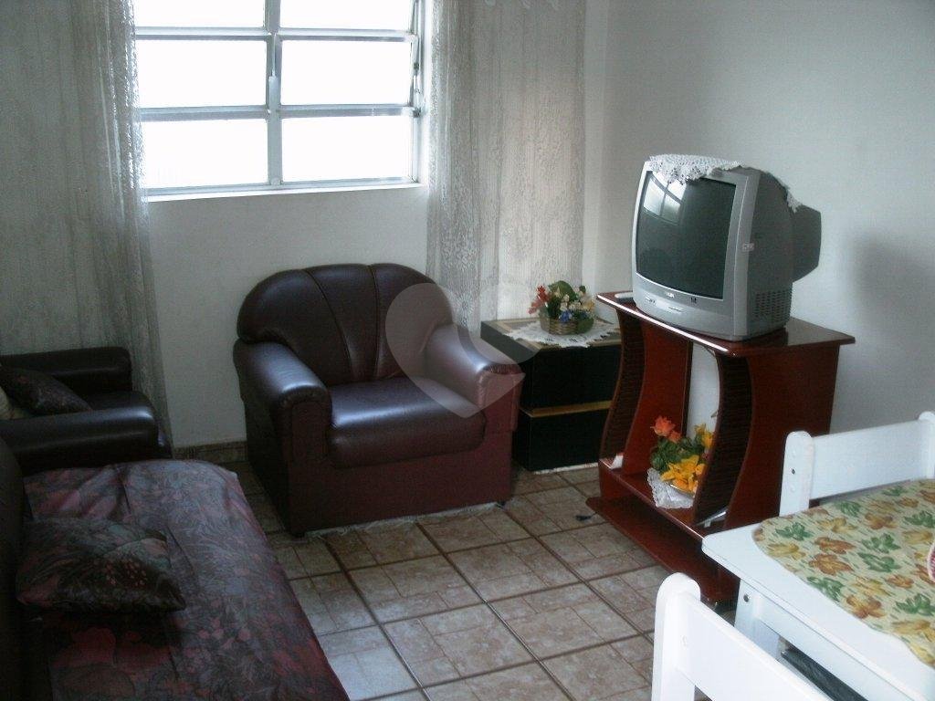 APARTAMENTO em CENTRO