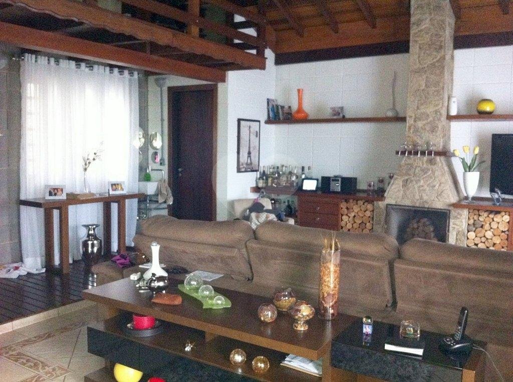 Casa térrea a venda no Jardim Guapira - 4 quartos (1 suíte) e 5 vagas de garagem