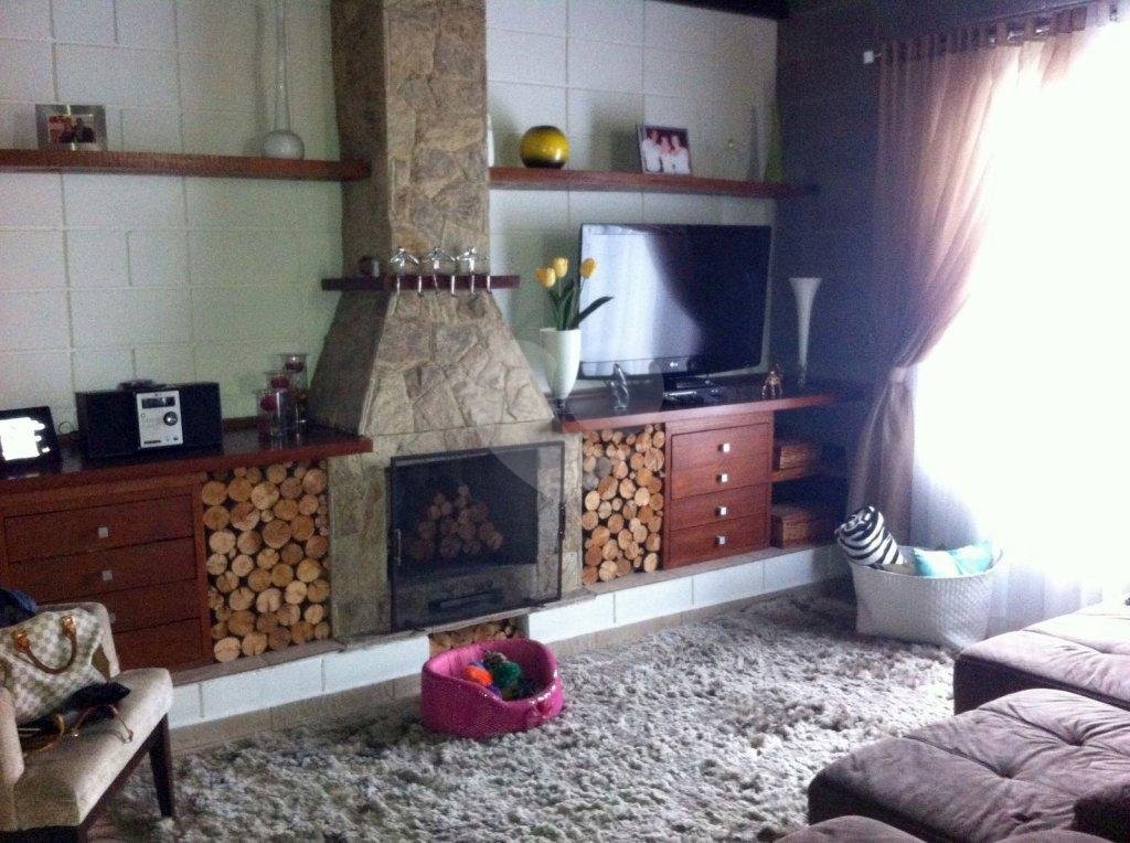 Casa térrea a venda no Jardim Guapira - 4 quartos (1 suíte) e 5 vagas de garagem