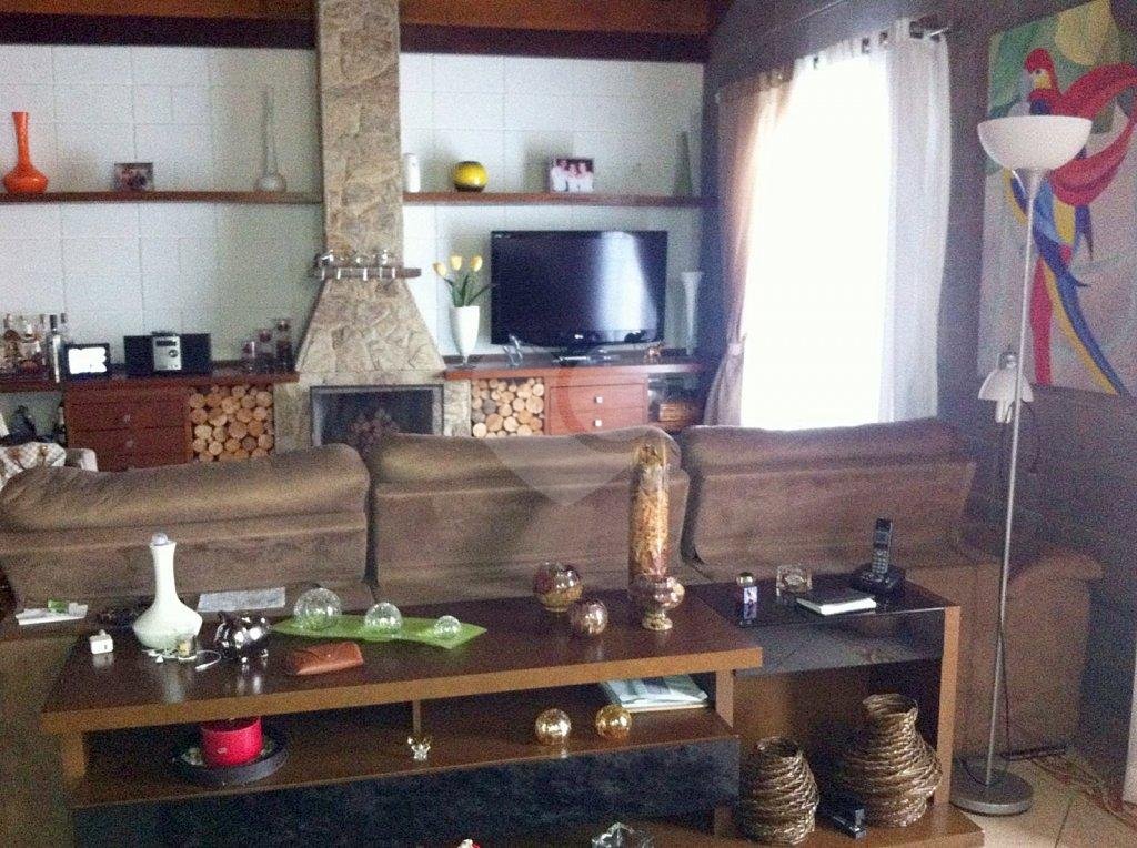Casa térrea a venda no Jardim Guapira - 4 quartos (1 suíte) e 5 vagas de garagem