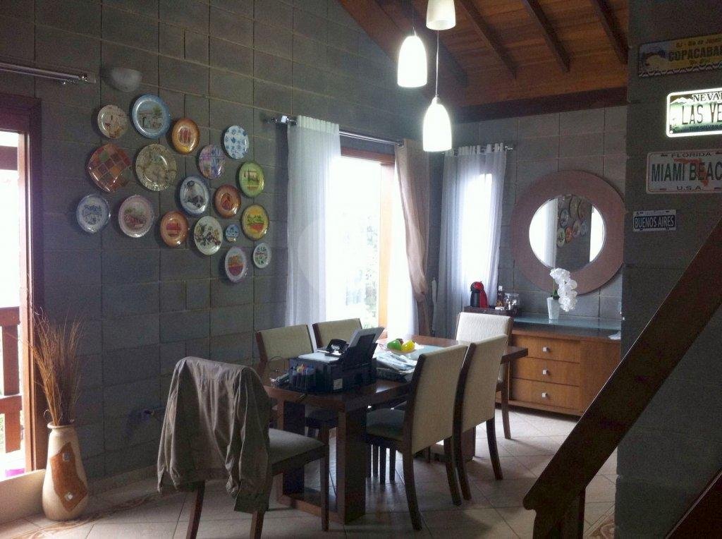 Casa térrea a venda no Jardim Guapira - 4 quartos (1 suíte) e 5 vagas de garagem