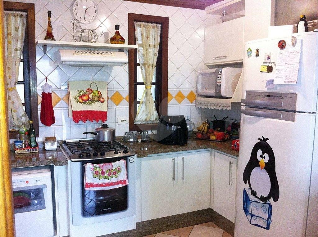 Casa térrea a venda no Jardim Guapira - 4 quartos (1 suíte) e 5 vagas de garagem