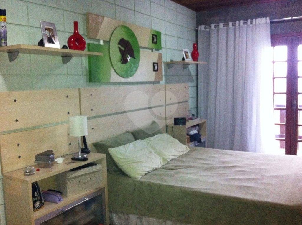 Casa térrea a venda no Jardim Guapira - 4 quartos (1 suíte) e 5 vagas de garagem